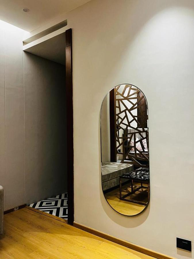 Luxe Apartment By Hey Studio'S ガーズィヤーバード エクステリア 写真