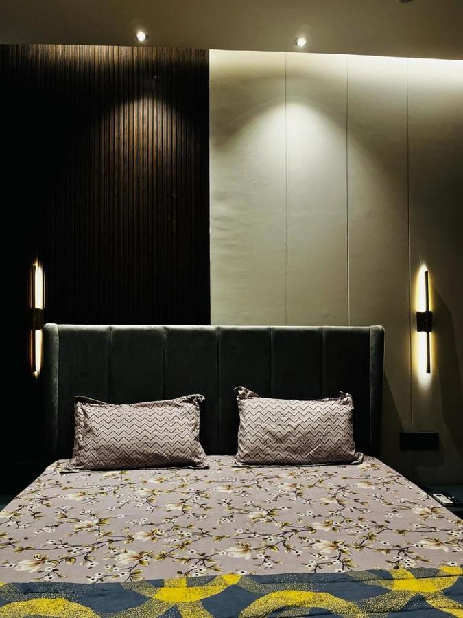 Luxe Apartment By Hey Studio'S ガーズィヤーバード エクステリア 写真
